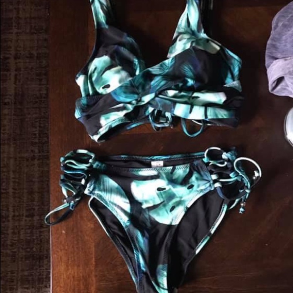 New Never Worn Women’s Small swimsuit